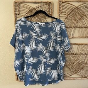 Ava Sky Hawaiian Fern Aloha Print Blouse Top Blue Beachy Women's Sz XS B22